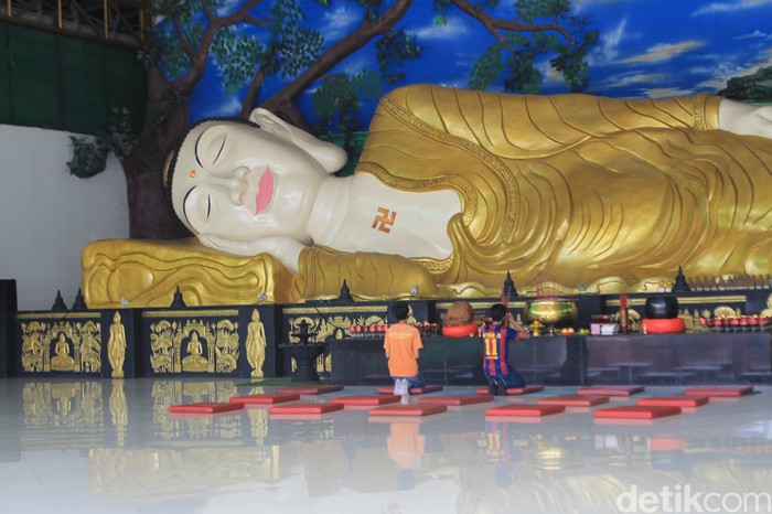 Vihara Buddha Dharma & Pho Sat Vihara Buddha Dharma & Pho Sat