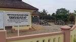 Warga Serang Buang Sampah Kiriman Tangsel ke Kantor Kecamatan-Kelurahan