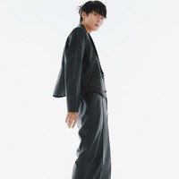 Semasa muda, Hwang In Yeop bercita-cita menjadi seorang perancang busana. Namun, ia mulai memasuki industri hiburan sebagai model runway pada 2017 dan setahun setelahnya membintangi web drama Why. Foto: dok Arena