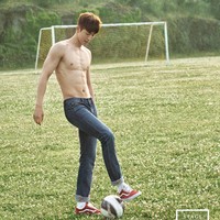 Nam Joo Hyuk berhenti mengejar cita-citanya menjadi atlet basket karena cedera berat. Ia memulai debut akting setelah berhasil memenangkan kontes Top Model. Foto: dok YG Entertainment