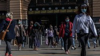 Dilansir dari kantor berita AFP, Rabu (27/10/2021), Kementerian Kesehatan dan Kementerian Urusan Dalam Negeri menyatakan bahwa setelah lebih dari 18 bulan Australia memberlakukan penutupan perbatasan internasional, warga negara yang telah divaksinasi penuh tidak perlu mencari surat keterangan untuk meninggalkan negara itu. Getty Images/Asanka Ratnayake.