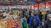 Di bawah aturan itu, selama hampir 600 hari, penerbangan internasional yang tak terhitung jumlahnya telah diberhentikan dan perjalanan ke luar negeri telah melambat. Puluhan ribu warga negara Australia tertahan di luar negeri dan penduduk asing tak dapat kembali ke tempat asalnya. Getty Images/Asanka Ratnayake.