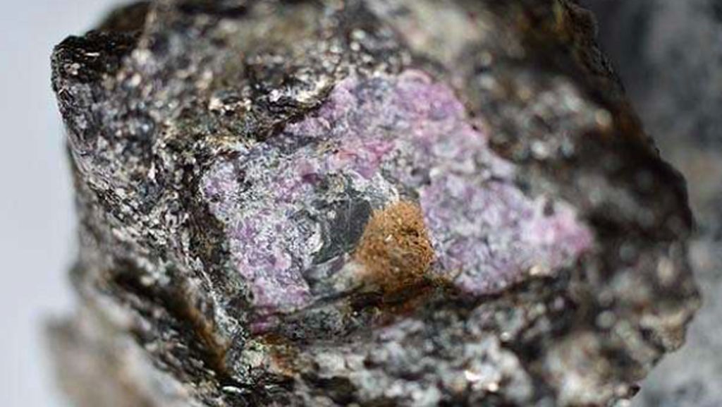 Mineral Terlangka di Dunia Ada di Negara Tetangga Indonesia, Bisa Tebak Nggak?