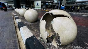 Belum Lama Dipasang, Bollard di CSW Rusak dan Memprihatinkan