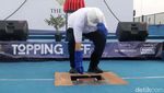 CT Lakukan Topping Off The Trans Icon Surabaya