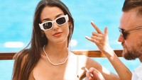 Dilan Cicek Deniz diketahui punya hubungan asmara dengan direktur periklanan Thor Saevarsson.  Foto: dok instagram dilandeniz