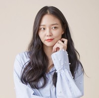Esom dikenal dengan perannya dalam drama Korea Taxi Driver. Sebelumnya pada 2014, ia pernah melakukan adegan ranjang dalam film erotis Scarlet Innocence. Foto: (dok. ist)