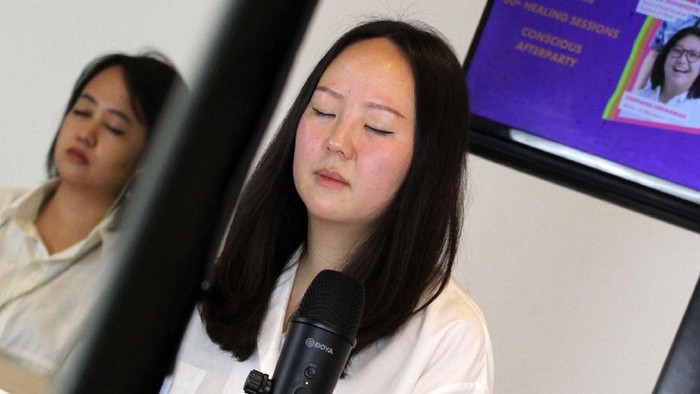 Festival kesehatan dan meditasi urban Alive Fest 2021 kembali digelar. Dikarenakan pandemi yang belumusai, acara ini masih akan diselenggarakan secara daring.