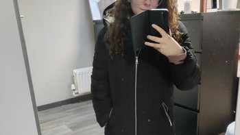 Wanita in terlihat tidak memiliki kaki. Foto: dok reddit/confusing_perspective