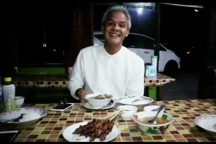 Ganjar Pranowo Hari Ini Berusia 53 Tahun, Ini Momen Serunya Saat Kulineran