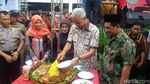 Ganjar Pranowo Hari Ini Berusia 53 Tahun, Ini Momen Serunya Saat Kulineran