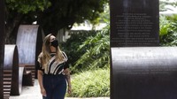 Selain mencabut aturan wajib masker di luar ruangan, kelab malam dan tempat konser di Rio de Janeiro juga akan diperbolehkan buka kembali dengan kapasitas setengahnya. AP Photo/Bruna Prado.  