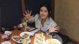 Hanikezi, Artis Uighur Cantik yang Doyan Hot Pot dan Es Kelapa