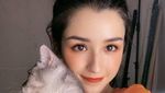 Hanikezi, Artis Uighur Cantik yang Doyan Hot Pot dan Es Kelapa