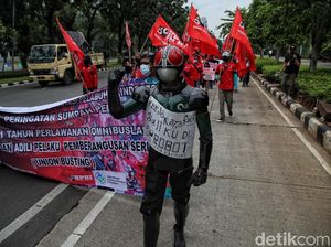Hari Sumpah Pemuda, Iron Man-Kamen Rider Demo Bareng Buruh di Jakarta