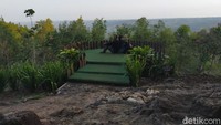 Ada juga spot cantik berlatarkan pemandangan alam dari ketinggian. Tinggal pilih, traveler mau foto di mana. (Tasya Khairally/detikcom)