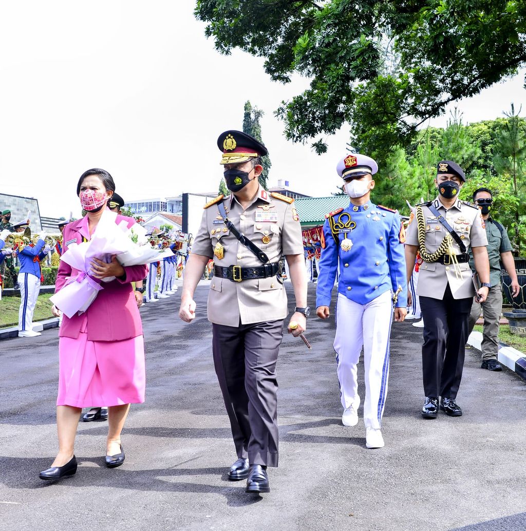 Kapolri Jenderal Listyo Sigit Prabowo memberi sambutan