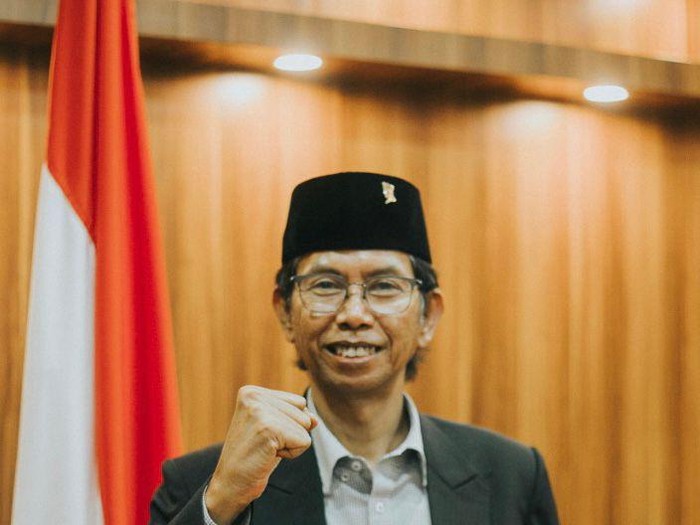 Ketua DPRD Kota Surabaya Adi Sutarwijono