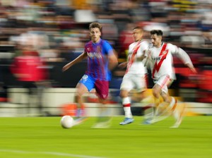 Lemahnya Lini Tengah Barcelona Bikin Koeman Kena Depak