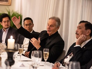 Luhut Bertemu Eks PM Inggris Tony Blair, Ngomongin Apa?