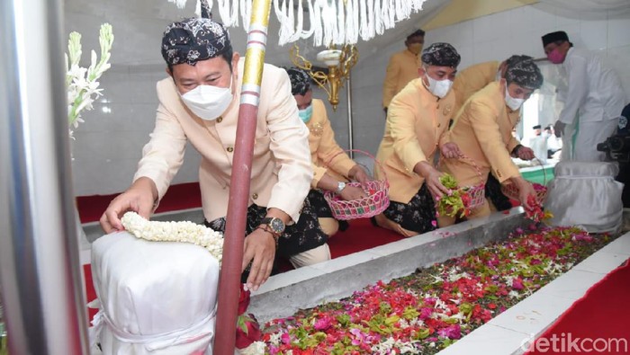 makam mbah lamong
