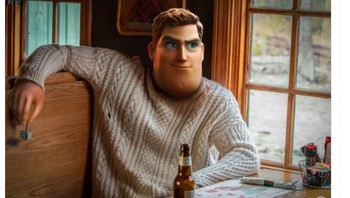 Ternyata seperti ini penampilan Buzz tanpa seragamnya. Tentu saja ini foto editan dari film Chris Evans yaitu Knives Out. Foto: Twitter