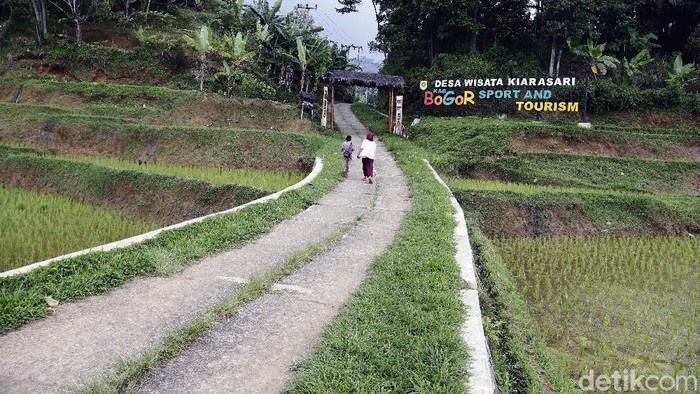 Mengunjungi Desa Wisata Kiarasari yang Asri Bogor menyimpan potensi alam yang melimpah mulai dari pegunungan hingga pertanian. Salah satunya adalah Desa Wisata Kiarasari, Kecamatan Sukajaya, Kabupaten Bogor.