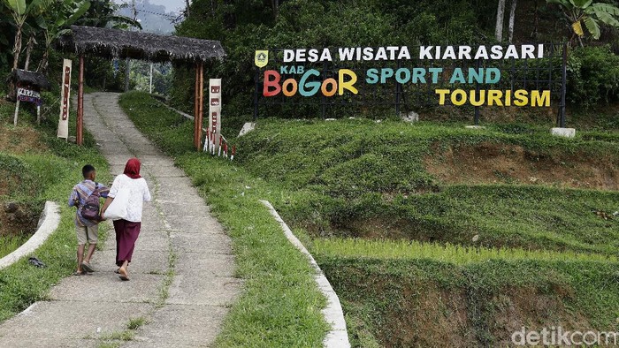 Bogor menyimpan potensi alam yang melimpah mulai dari pegunungan hingga pertanian. Salah satunya adalah Desa Wisata Kiarasari, Kecamatan Sukajaya, Kabupaten Bogor.