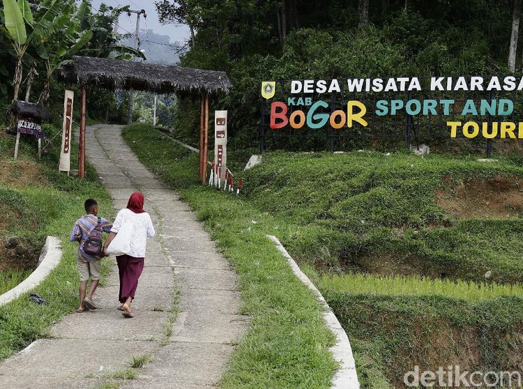Mengunjungi Desa Wisata Kiarasari yang Asri
