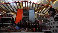 Sejak berdiri, SOVLO (Souvenir Lokal) kerap mengangkat tema-tema positif dan pemberdayaan, seperti Strong Woman, Indonesian Strong Woman, Kembang Nusantara, Grateful Indonesia, Colourful Indonesia, Indonesian Brave Kids, Indonesian Strong Woman & Her Pets, Tanaman Hias, dan Indonesia Maju.