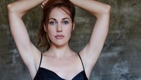 Meryem Uzerli tengah jadi perbincangan di Turki setelah tampil tanpa busana di Instagram. Foto: dok instagram Meryem Uzerli