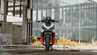 Yamaha Aerox Connected 155 tampil hedon dengan produk aftermarket branded. Modifikasi motor skutik beraliran sporty ini kolaborasi antara Yamaha Jawa Barat dengan brand fashion otomotif Prostreet. Foto: Yamaha Jawa Barat