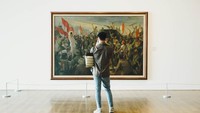 Bagi kamu pencinta seni, bisa melihat karya koleksi dari Museum MACAN Jakarta yang sedang dipamerkan. Foto: Courtesy Museum MACAN