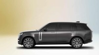 Dari samping, menurut kami adalah bagian tersulit untuk membedakan Range Rover generasi terbaru dengan yang lama. Satu hal yang paling mencolok adalah hadirnya panel di bawah pilar A yang kini berbentuk letter U. Foto: dok. Land Rover