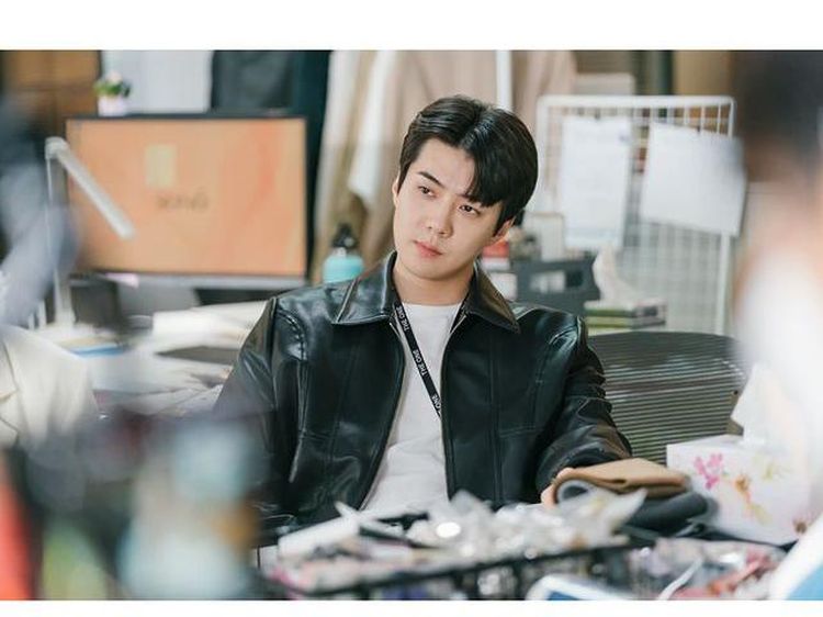 Gaya Sehun EXO Jadi Pegawai Baru di Now We Are Breaking Up