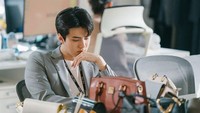 Bekerja di sebuah perusahaan mode, Hwang Chi Hyung selalu terlihat tampil modis. Foto: (dok. Instagram @smtown)