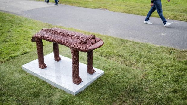 Frieze Sculpture Park, Regent's Park, London.  Photo by Linda Nylind. 13/9/2021.