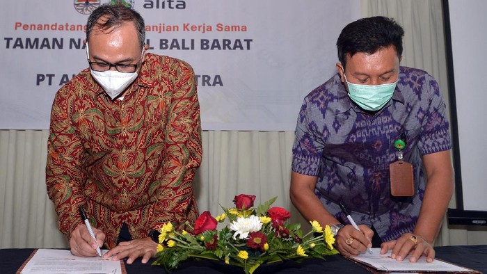 Penyediaan Sarana Komunikasi di Taman Nasional Bali Barat Taman Nasional Bali Barat (TNBB) terus berbenah diri dengan memperbaiki sarana komunikasi guna memanfaatkan solusi Internet of Things untuk segala kegiatan yang ada disana. Apa saja?