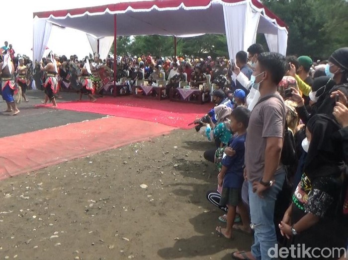 Peringatan Hari Sumpah Pemuda di Pantai Indah Kemangi, Kendal, Kamis (28/10/2021).