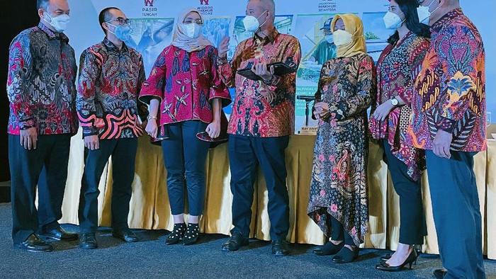 Perusahaan Peternakan Ini Siap Melantai di Bursa PT Widodo Makmur Perkasa Tbk melakukan penawaran umum perdana dengan melepas 25% saham. Perseroan menawarkan saham kepada investor domestik dan internasional.