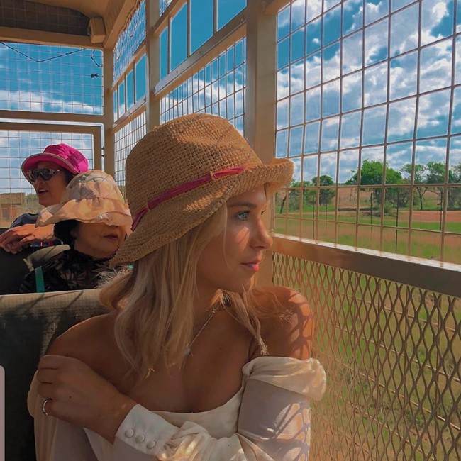 Phoebe memang tak terlalu aktif di Instagram. Tapi ia cukup sering mengunggah penampilannya yang bisa dibilang cukup stylish.Foto: Instagram @pheebeegates