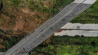 Tol Bocimi (Bogor-Ciawi-Sukabumi) yang saat ini telah mencapai seksi 2 terus dikebut pengerjaannya.