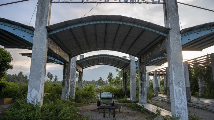 Potret Terminal Tambuli di Sigi yang Rusak dan Tak Berfungsi Kondisi bangunan Terminal Angkutan Darat Tambuli di Sigi, Sulteng, tampak memprihatinkan. Terminal itu rusak akibat gempa 2018 lalu dan belum diperbaiki.