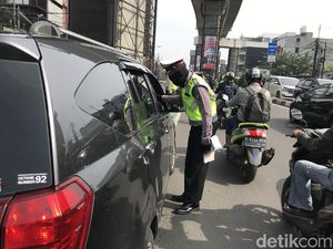 Puluhan Pengendara Kena Tilang Langgar Ganjil Genap di Fatmawati Jaksel