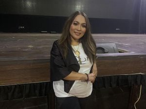 Rieka Roeslan Sumbang Lagu Untuk Calon Bintang Masa Depan