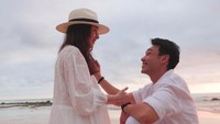 Will you marry me? tanya Rob Clinton kepada Chelsea Islan. Foto: Instagram