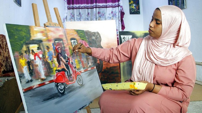 Saat Seniman Wanita di Somalia Mendobrak Stigma Gender Lewat Karya Seni Tak banyak ditemukan seniman wanita di Somalia, Sana Ashraf Sharif jadi salah satunya. Tak cuma dobrak stigma gender, Sana pun gaungkan perdamaian dari karyanya
