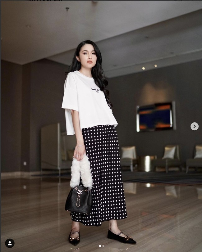 Dalam menyimpan berbagai tas branded miliknya yang datang dari brand seperti Chanel dan Louis Vuitton, Sandra Dewi mengaku benar-benar rapi. Foto: Dok. Instagram @sandradewi88