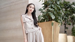 Tas mewah senilai puluhan hingga ratusan juta yang digendong Sandra Dewi menjadi tidak relevan dengan iuran BPJS Kesehatan yang dibayarkan Pemprov Jakarta. Foto: Dok. Instagram @sandradewi88