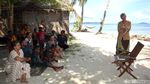 Semangat Bule di Papua Ajarkan Anak-anak Bahasa Inggris-Indonesia